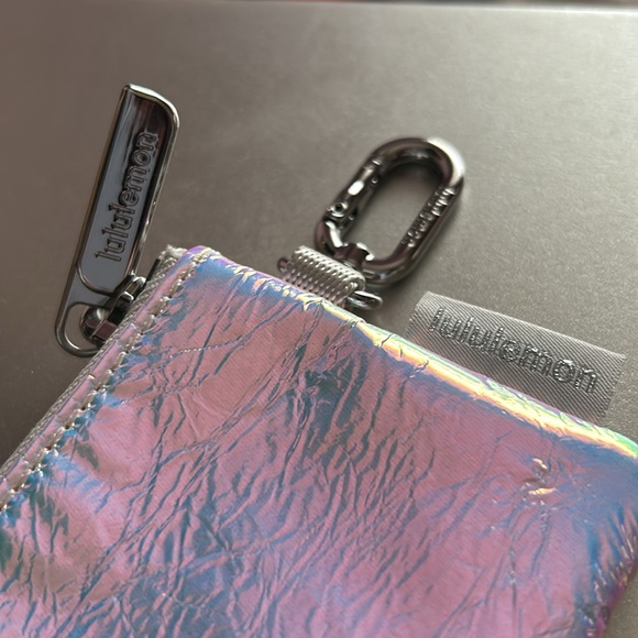 Lululemon Clippable Pouch - Iridescent - Picture 6 of 6